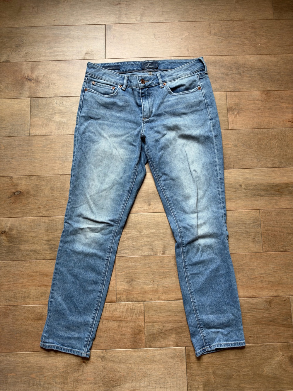 Lucky Brand Straight Leg Jeans in Light Blue Wash